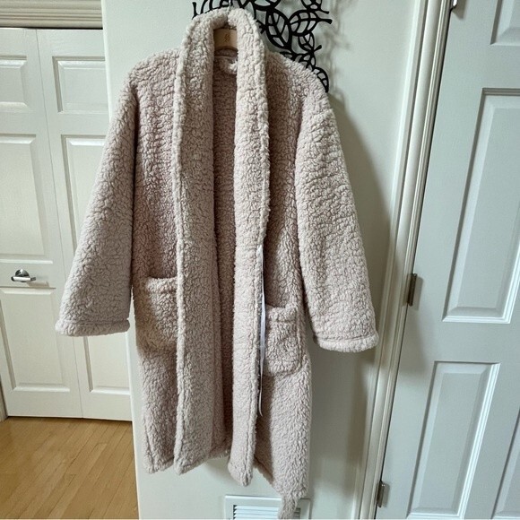 Pottery Barn Teddy Bear Robe in Pale Blush S - Picture 3 of 12